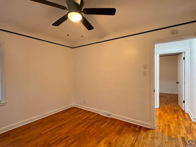 317 SW Hillside DR, Topeka, KS 66611