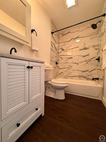 317 SW Hillside DR, Topeka, KS 66611