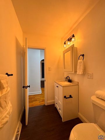 317 SW Hillside DR, Topeka, KS 66611