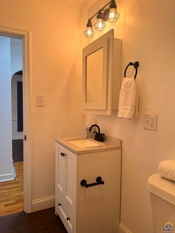 317 SW Hillside DR, Topeka, KS 66611