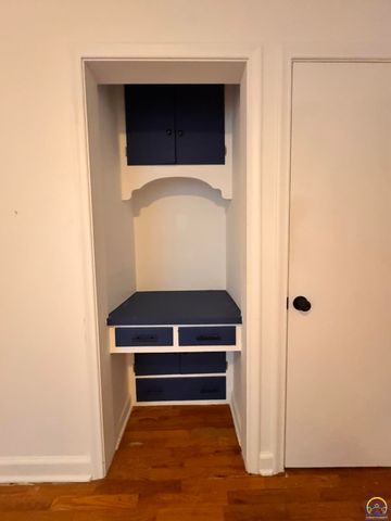 317 SW Hillside DR, Topeka, KS 66611