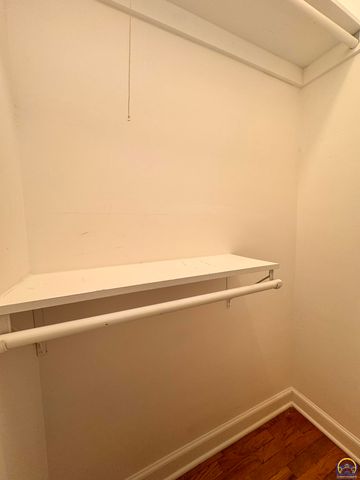 317 SW Hillside DR, Topeka, KS 66611