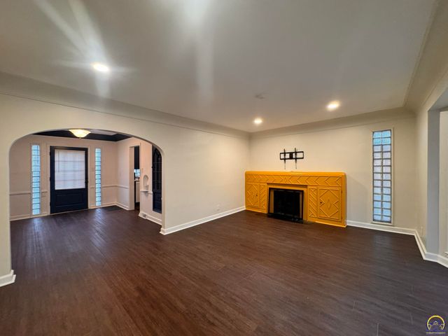 317 SW Hillside DR, Topeka, KS 66611