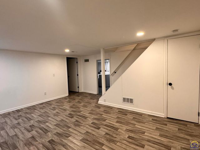 317 SW Hillside DR, Topeka, KS 66611