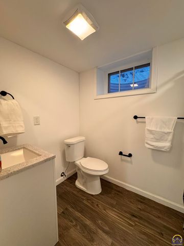 317 SW Hillside DR, Topeka, KS 66611