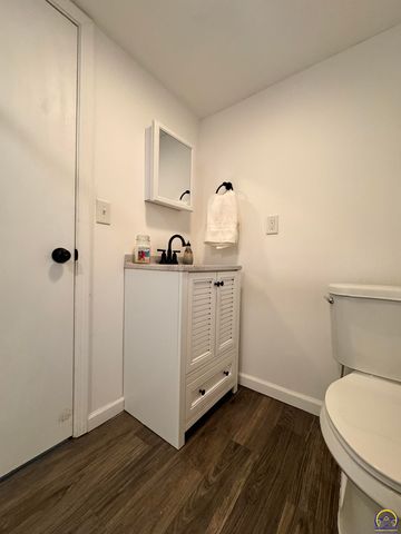 317 SW Hillside DR, Topeka, KS 66611