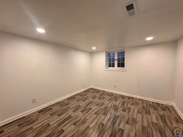 317 SW Hillside DR, Topeka, KS 66611