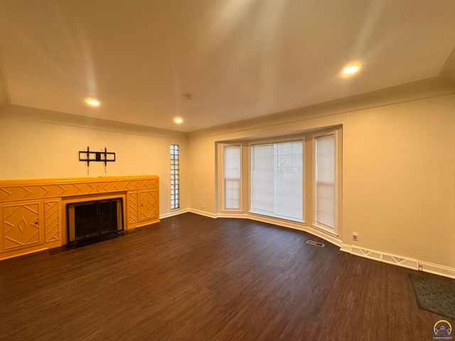 317 SW Hillside DR, Topeka, KS 66611