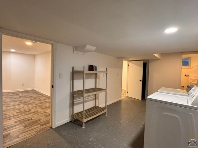 317 SW Hillside DR, Topeka, KS 66611