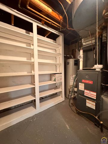 317 SW Hillside DR, Topeka, KS 66611