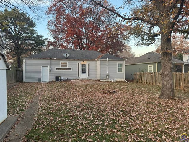 317 SW Hillside DR, Topeka, KS 66611