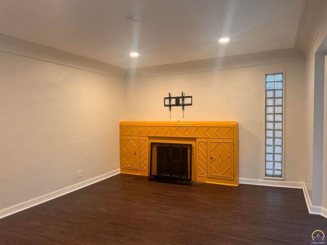 317 SW Hillside DR, Topeka, KS 66611