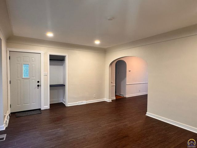 317 SW Hillside DR, Topeka, KS 66611