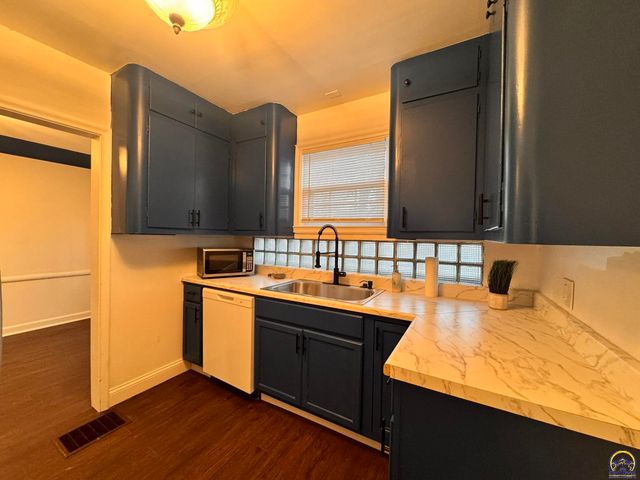 317 SW Hillside DR, Topeka, KS 66611