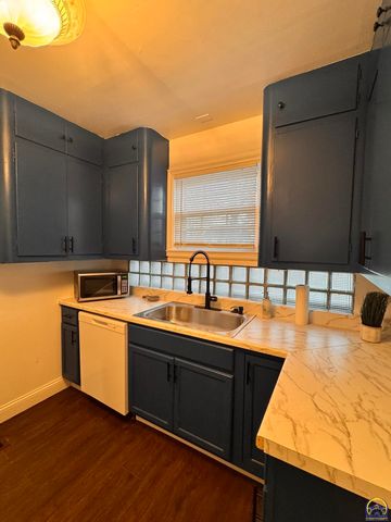 317 SW Hillside DR, Topeka, KS 66611