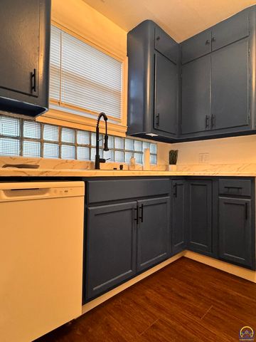 317 SW Hillside DR, Topeka, KS 66611