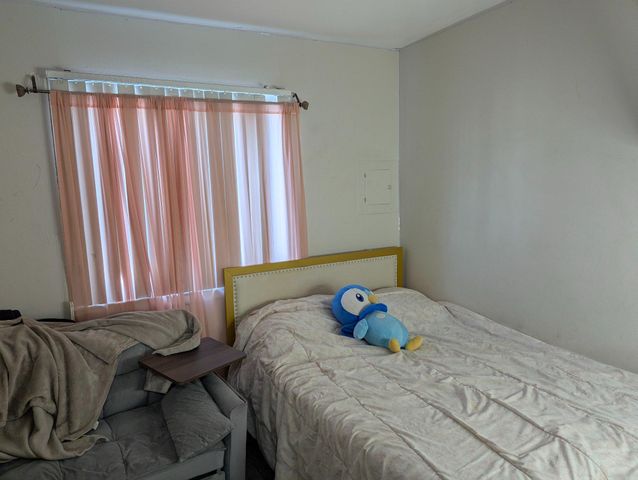 579 ALLENGROVE ST, Philadelphia, PA 19120