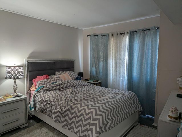 579 ALLENGROVE ST, Philadelphia, PA 19120