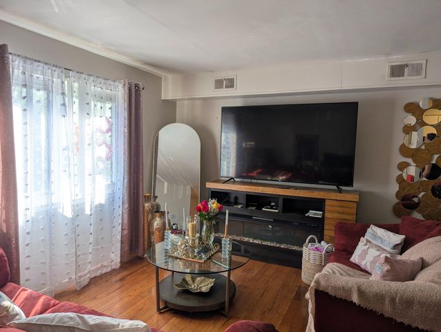 579 ALLENGROVE ST, Philadelphia, PA 19120