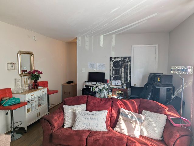 579 ALLENGROVE ST, Philadelphia, PA 19120