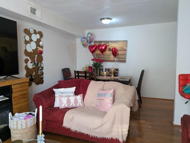 579 ALLENGROVE ST, Philadelphia, PA 19120
