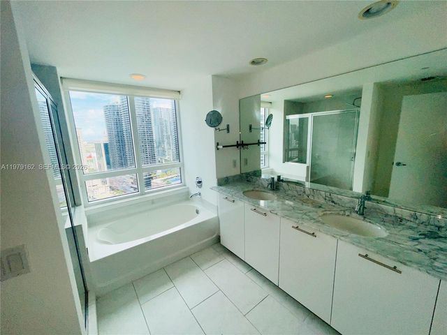 951 Brickell Ave 3211, Miami, FL 33131