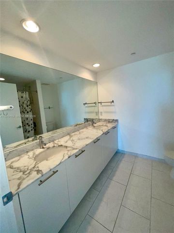 951 Brickell Ave 3211, Miami, FL 33131