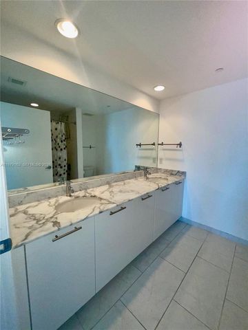 951 Brickell Ave 3211, Miami, FL 33131