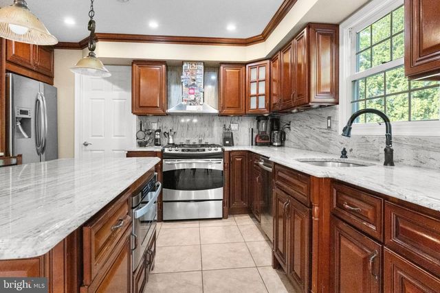 1007 FAWN DR, Southampton, PA 18966
