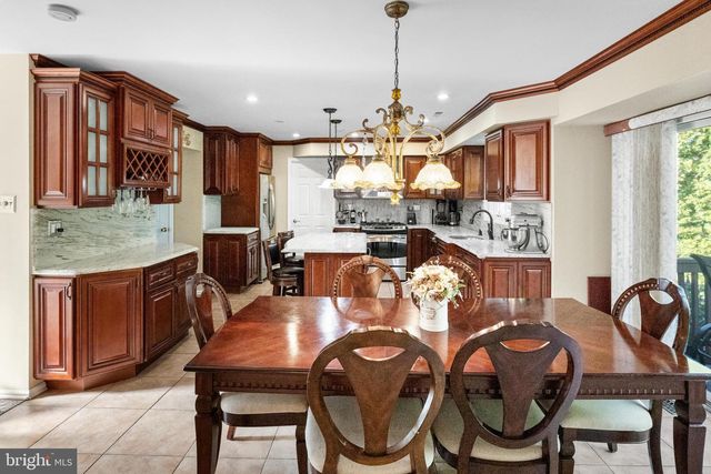 1007 FAWN DR, Southampton, PA 18966