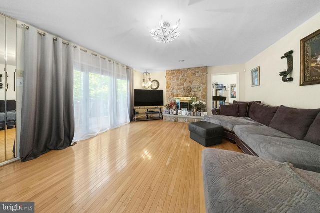 1007 FAWN DR, Southampton, PA 18966