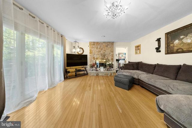 1007 FAWN DR, Southampton, PA 18966