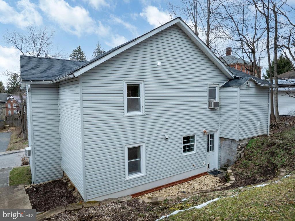 Image 11 of property listing at 328 E LOGAN ST, Bellefonte, PA 16823