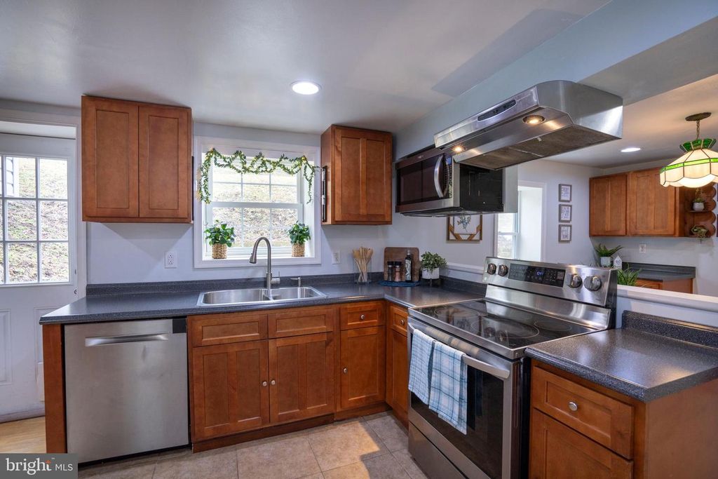 Image 2 of property listing at 328 E LOGAN ST, Bellefonte, PA 16823