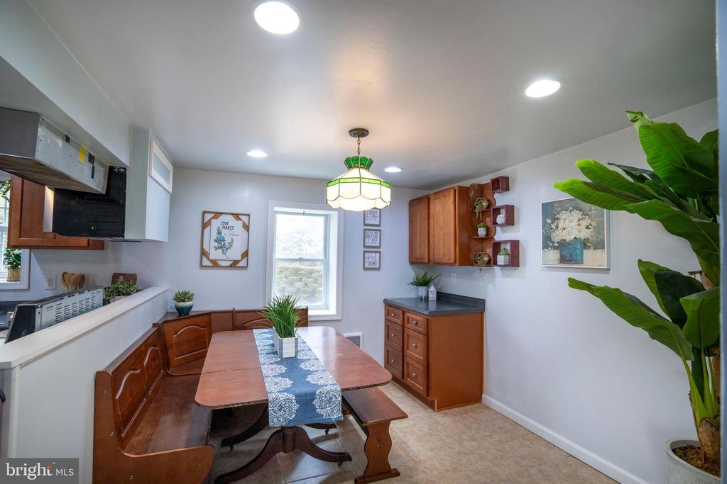 Image 33 of property listing at 328 E LOGAN ST, Bellefonte, PA 16823