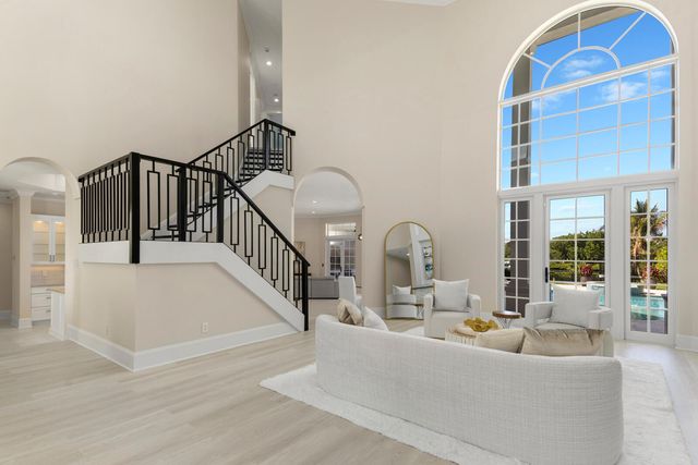8709 SE Compass Island Way, Jupiter, FL 33458