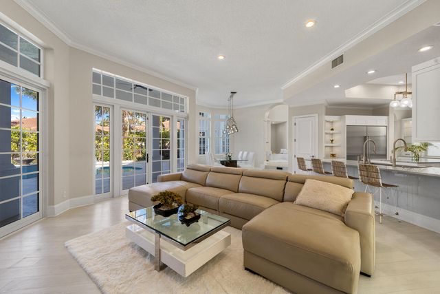 8709 SE Compass Island Way, Jupiter, FL 33458