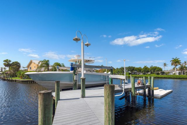 8709 SE Compass Island Way, Jupiter, FL 33458