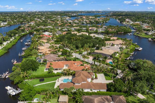 8709 SE Compass Island Way, Jupiter, FL 33458