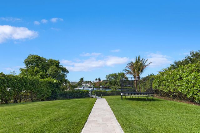 8709 SE Compass Island Way, Jupiter, FL 33458