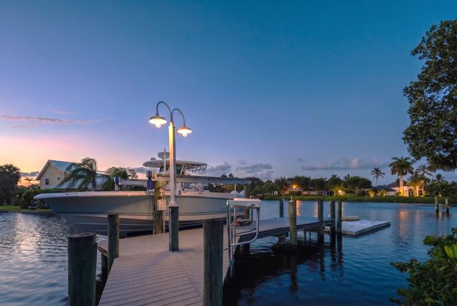 8709 SE Compass Island Way, Jupiter, FL 33458