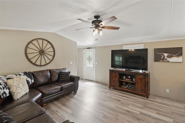 504 Wild Hill Oak Drive, Springtown, TX 76082