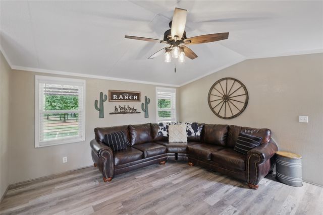 504 Wild Hill Oak Drive, Springtown, TX 76082