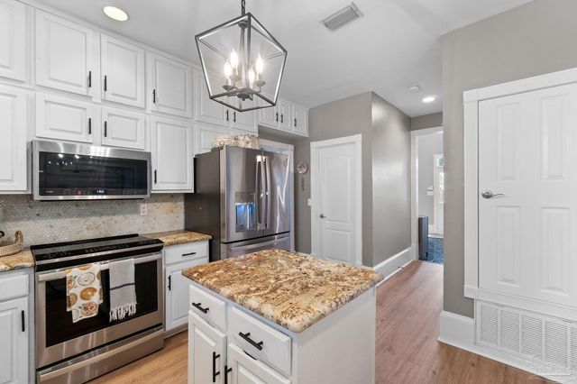 5117 Pine Hollow Dr, Pensacola, FL 32505