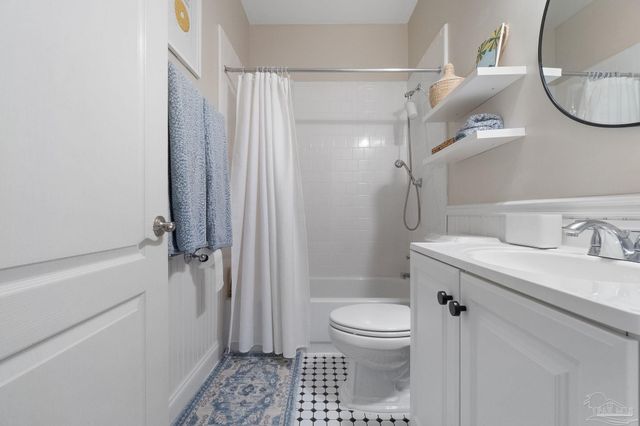 5117 Pine Hollow Dr, Pensacola, FL 32505