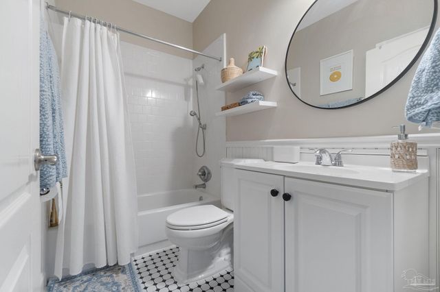 5117 Pine Hollow Dr, Pensacola, FL 32505