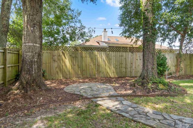5117 Pine Hollow Dr, Pensacola, FL 32505