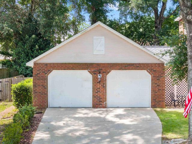 5117 Pine Hollow Dr, Pensacola, FL 32505