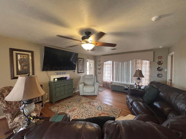 1201 Avenue L, Childress, TX 79201