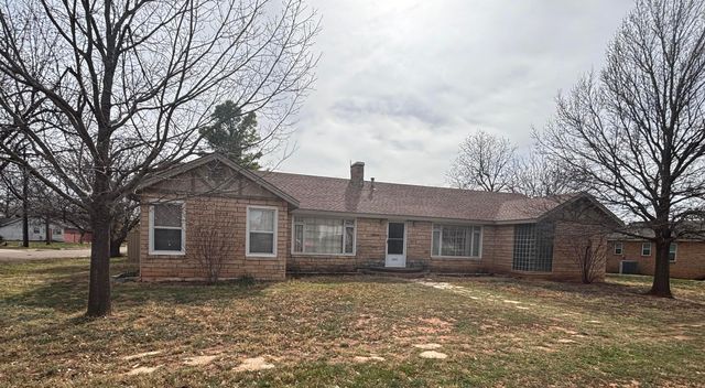 1201 Avenue L, Childress, TX 79201